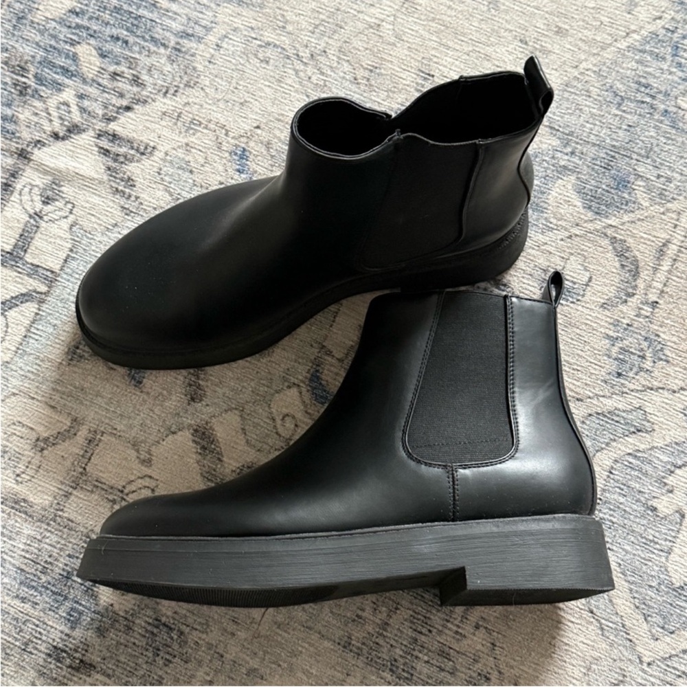 NWOT Mix No. 6 Sleek Black Ankle Booties